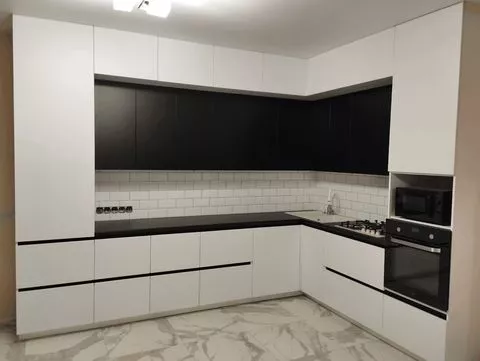 Угловая кухня до потолка, Коломна — работа «Мебель СБК»